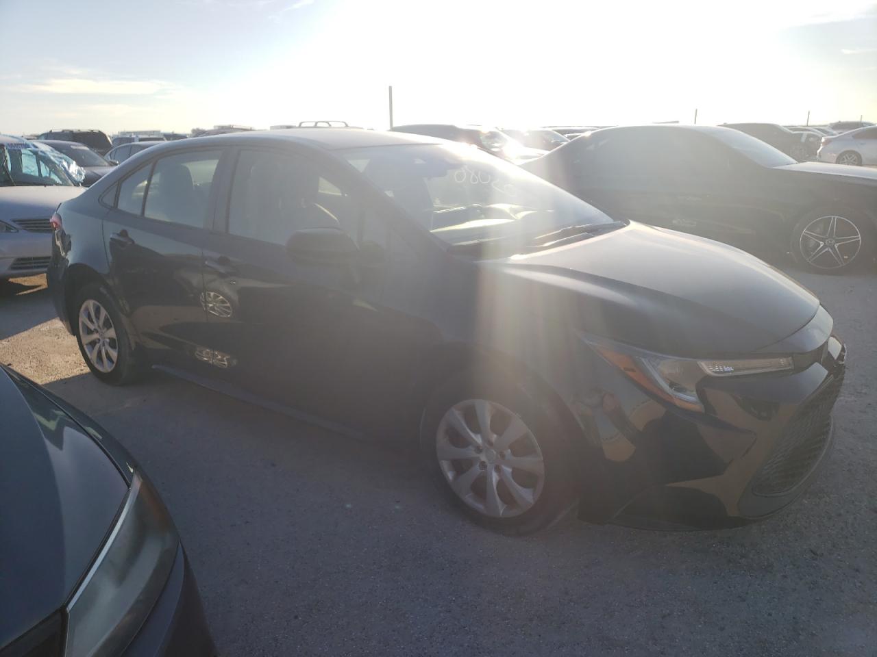 Image 2 of 2020 TOYOTA COROLLA LE 2020 with VIN JTDEPRAE5LJ102182