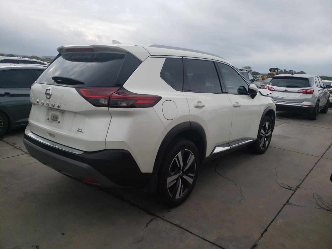 Obraz 3 z 2021 NISSAN ROGUE SL 2021 z VIN JN8AT3CA5MW019782