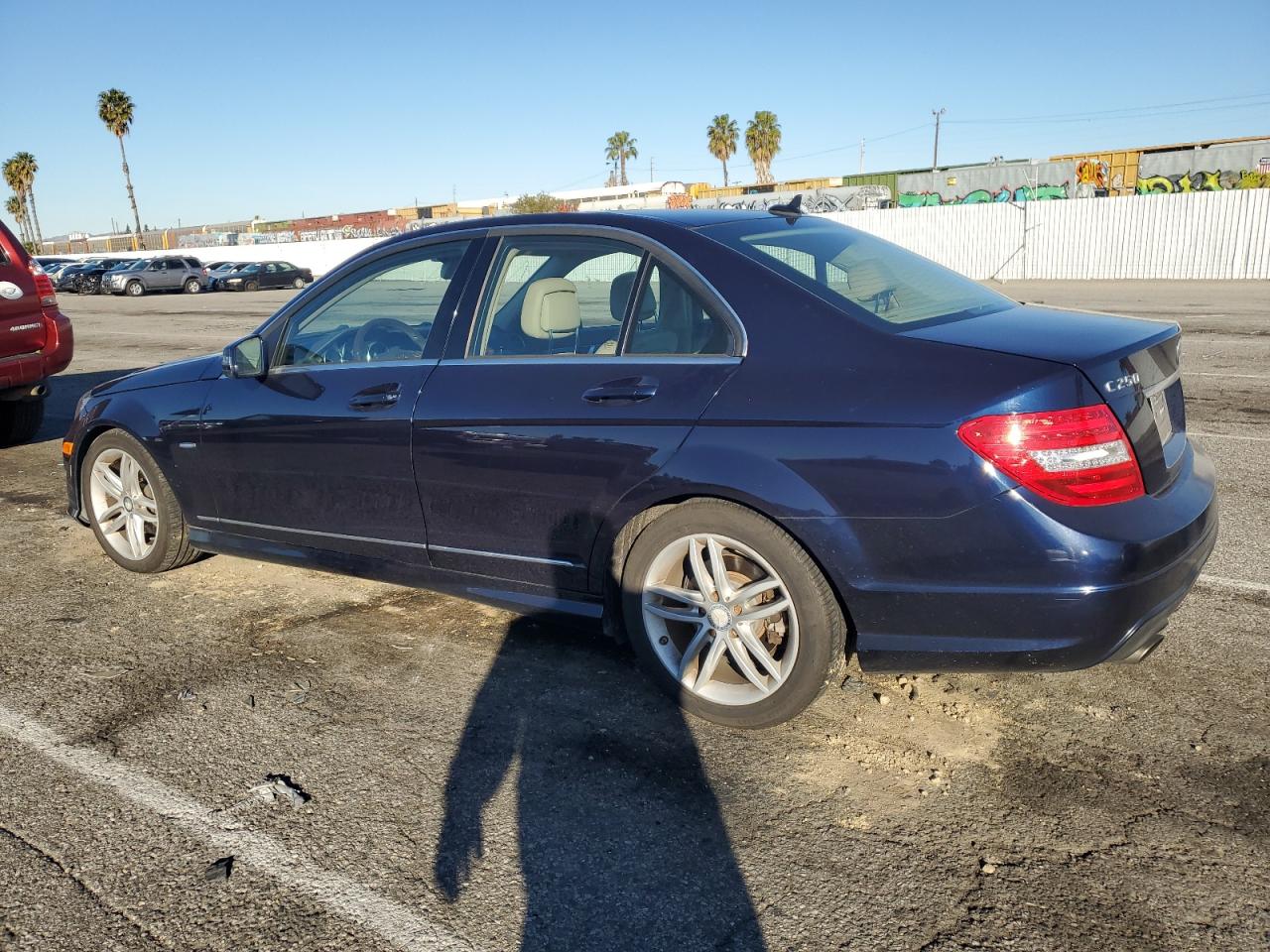 Obraz 2 z 2012 MERCEDES-BENZ C 250 2012 z VIN WDDGF4HB3CR225271