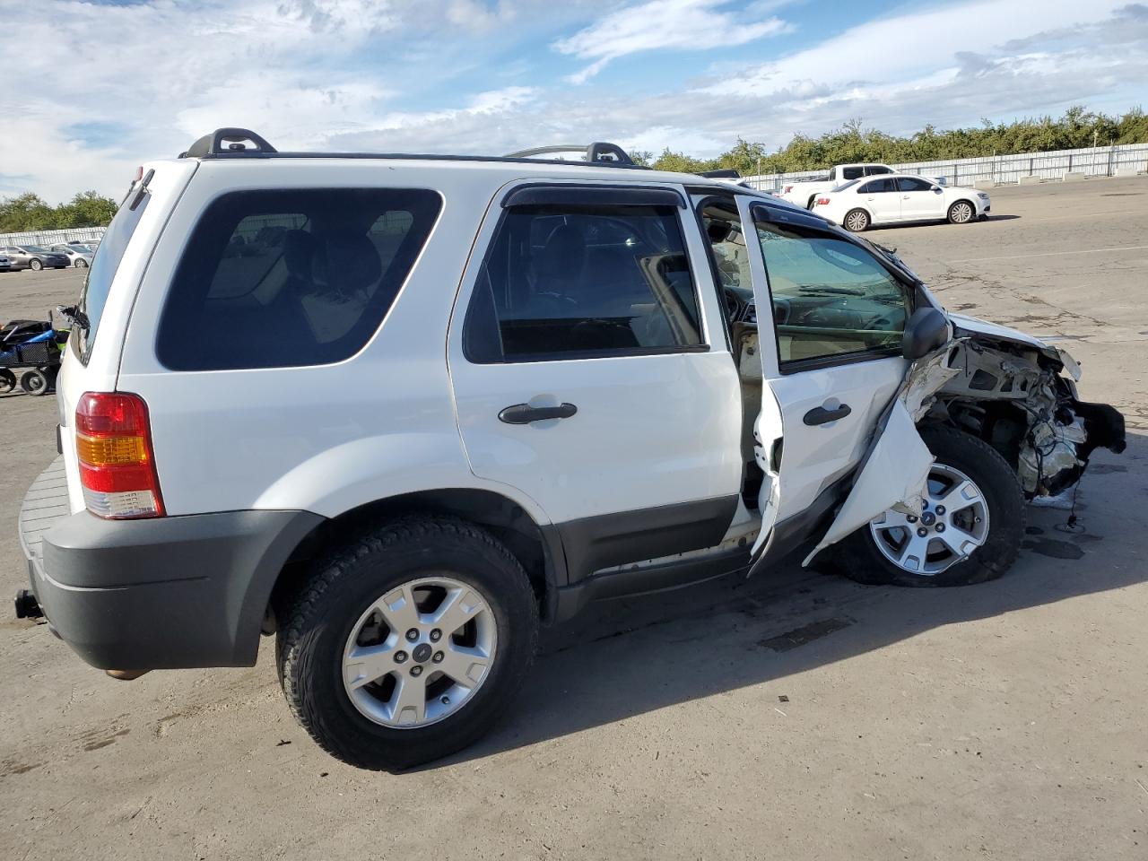 Obraz 3 z 2005 FORD ESCAPE XLT 2005 z VIN 1FMYU93125KB14038