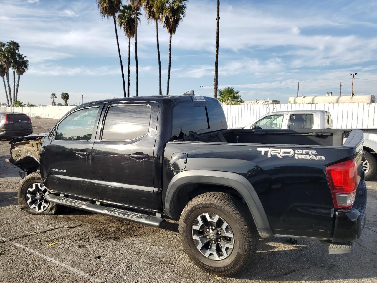 Image 2 of 2017 TOYOTA TACOMA DOUBLE CAB 2017 with VIN 3TMAZ5CNXHM027066
