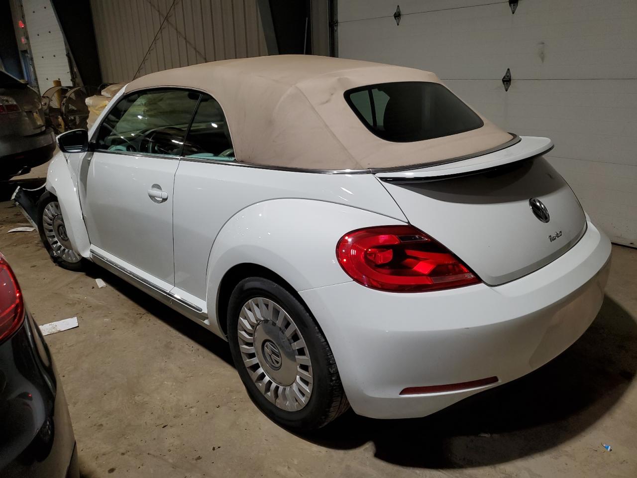 Изображение 2 2016 VOLKSWAGEN BEETLE S/SE 2016 с VIN 3VW517AT9GM800742