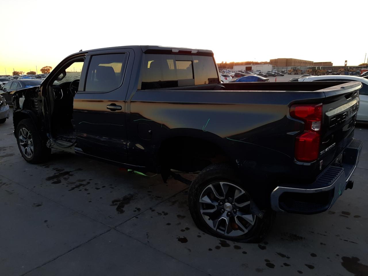 Изображение 2 2022 CHEVROLET SILVERADO LTD K1500 LT 2022 с VIN 1GCUYDEDXNZ148592