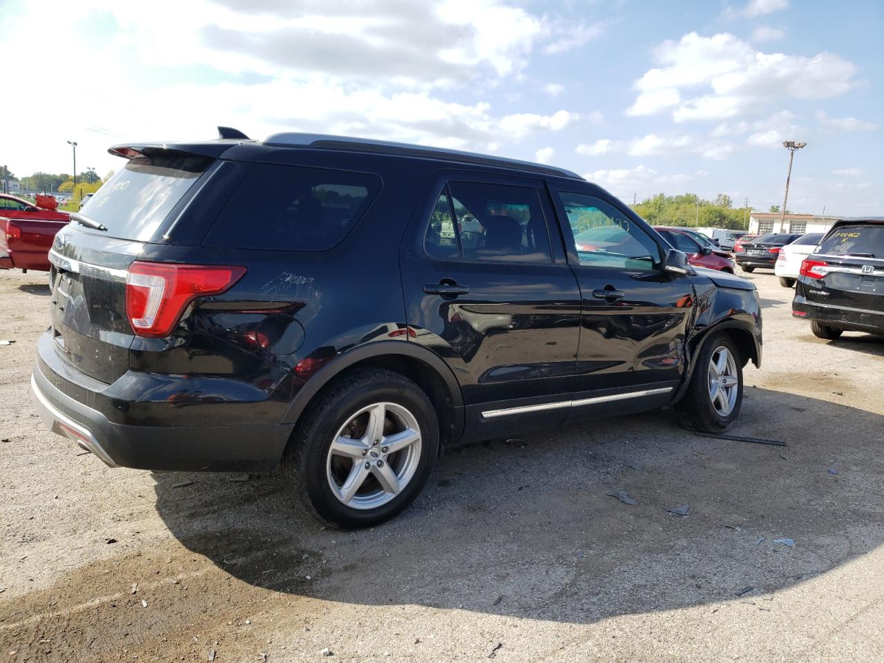 Image 3 of 2017 FORD EXPLORER XLT 2017 with VIN 1FM5K7D8XHGB13400