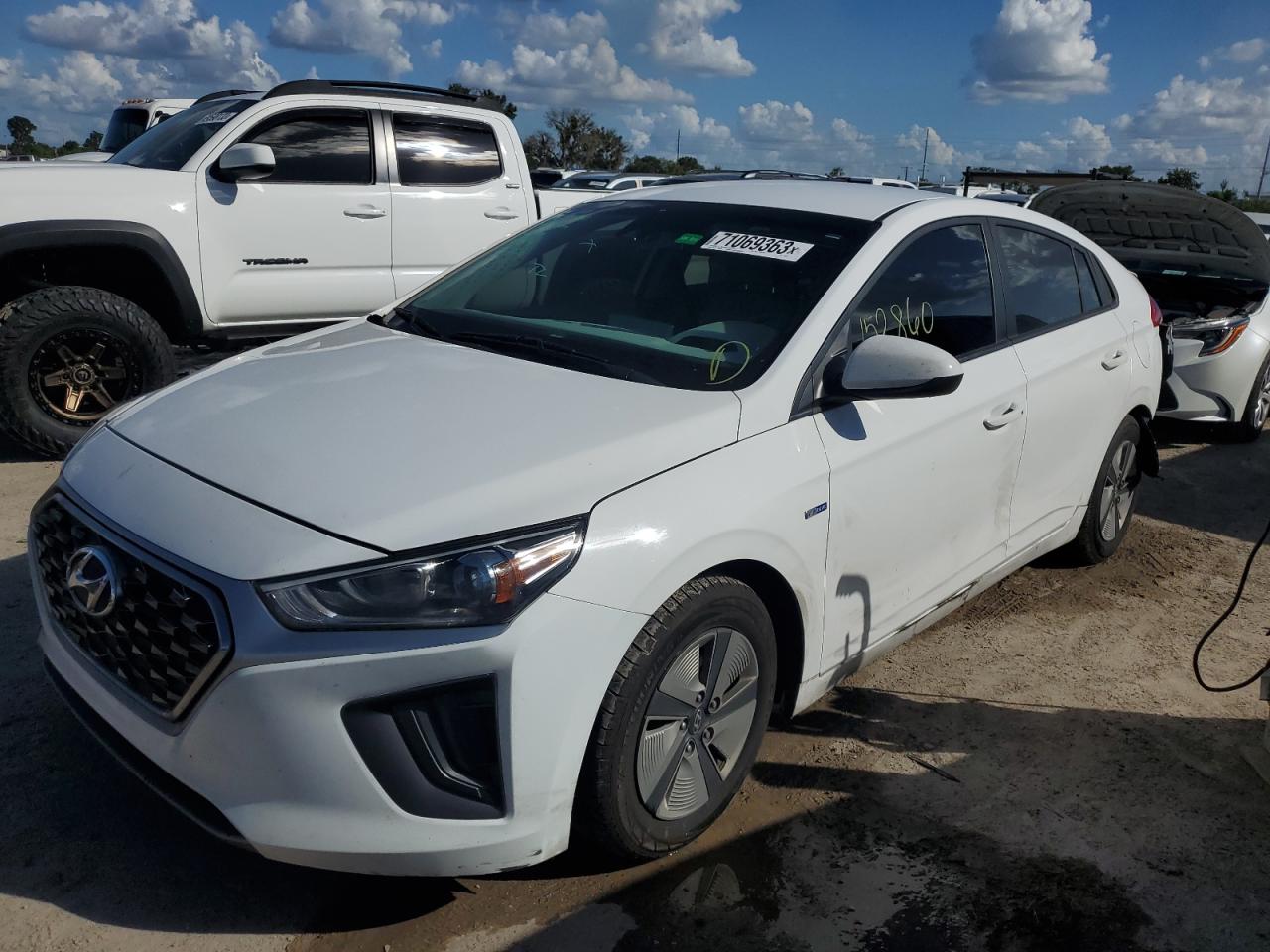 Image 1 of 2020 HYUNDAI IONIQ BLUE 2020 with VIN KMHC65LC2LU187071