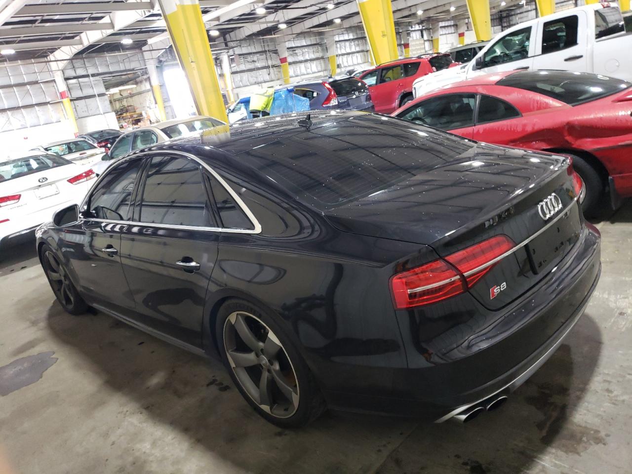 Изображение 2 2015 AUDI S8 QUATTRO 2015 с VIN WAUK2AFD7FN040894