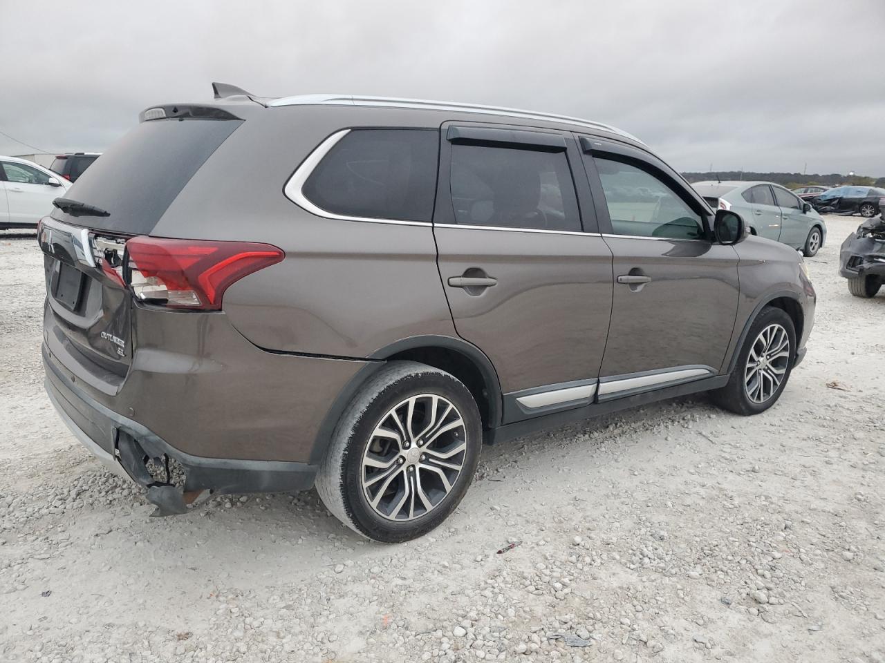 Image 3 of 2017 MITSUBISHI OUTLANDER SE 2017 with VIN JA4AD3A39HZ039142