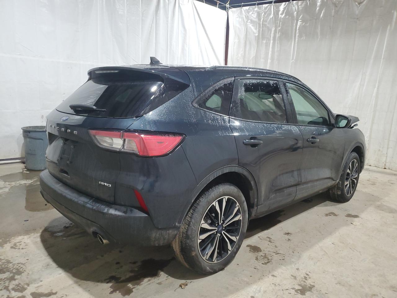 Image 3 of 2022 FORD ESCAPE SE 2022 with VIN 1FMCU9G69NUB19516