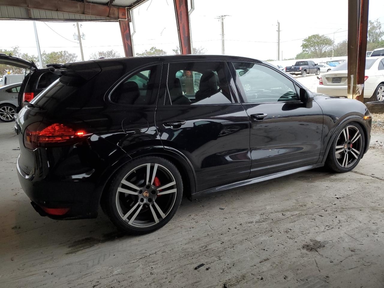 Image 3 of 2014 PORSCHE CAYENNE GTS 2014 with VIN WP1AD2A2XELA75393