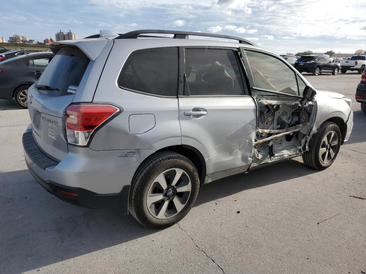 Image 3 of 2017 SUBARU FORESTER 2.5I PREMIUM 2017 with VIN JF2SJAEC1HH479266