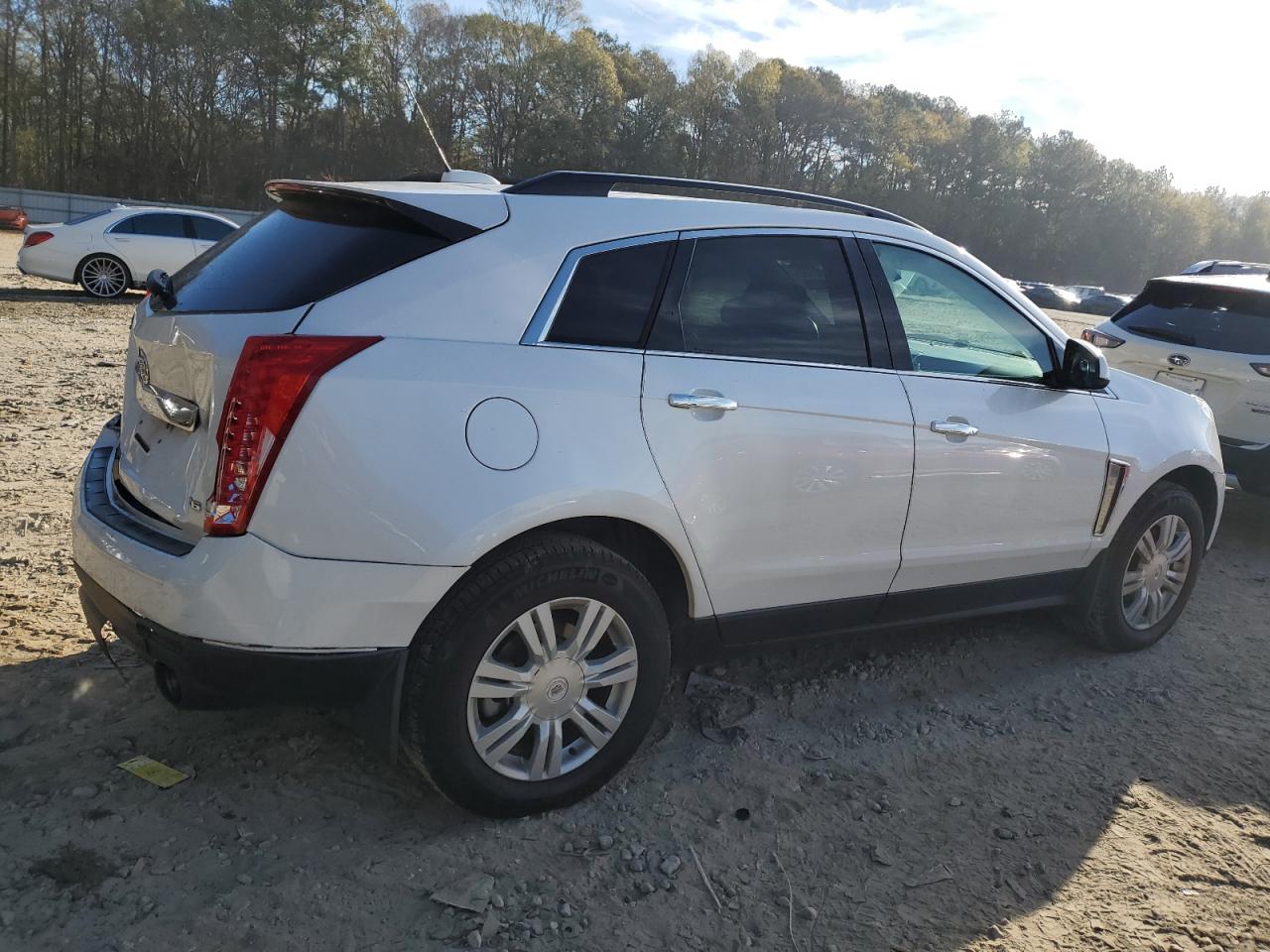 Image 3 of 2016 CADILLAC SRX  2016 with VIN 3GYFNAE32GS526521