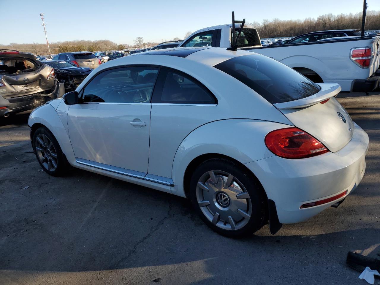 Изображение 2 2014 VOLKSWAGEN BEETLE  2014 с VIN 3VWJL7AT2EM650303