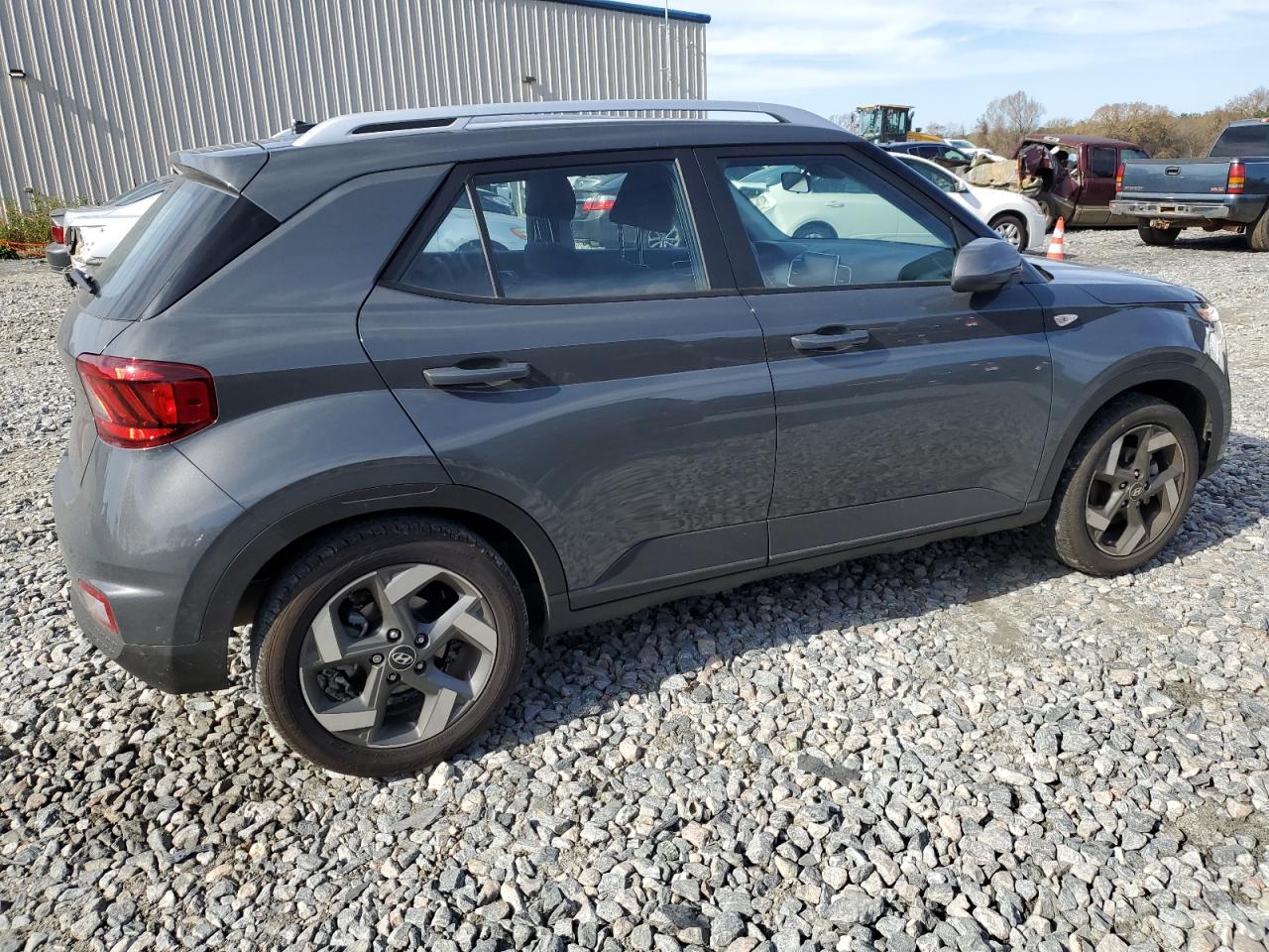 Image 3 of 2023 HYUNDAI VENUE SEL 2023 with VIN KMHRC8A34PU266013