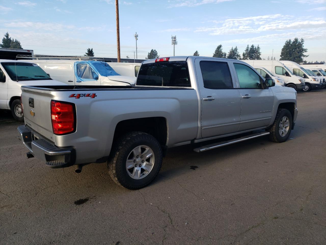 Изображение 3 2018 CHEVROLET SILVERADO K1500 LT 2018 с VIN 1GCUKREC9JF105038
