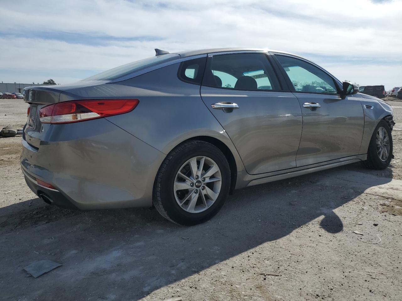 Obraz 3 z 2018 KIA OPTIMA LX 2018 z VIN 5XXGT4L39JG238108