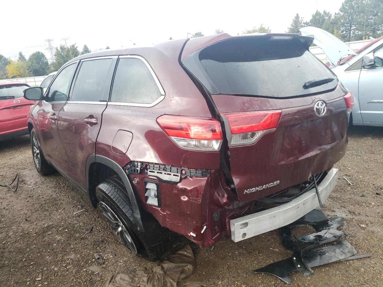 Изображение 2 2019 TOYOTA HIGHLANDER LE 2019 с VIN 5TDZARFH7KS053199