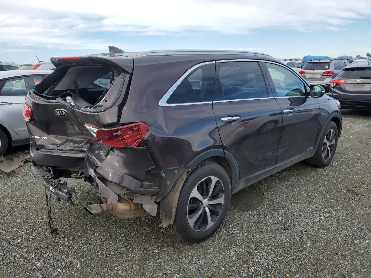Image 3 of 2016 KIA SORENTO EX 2016 with VIN 5XYPHDA55GG157987