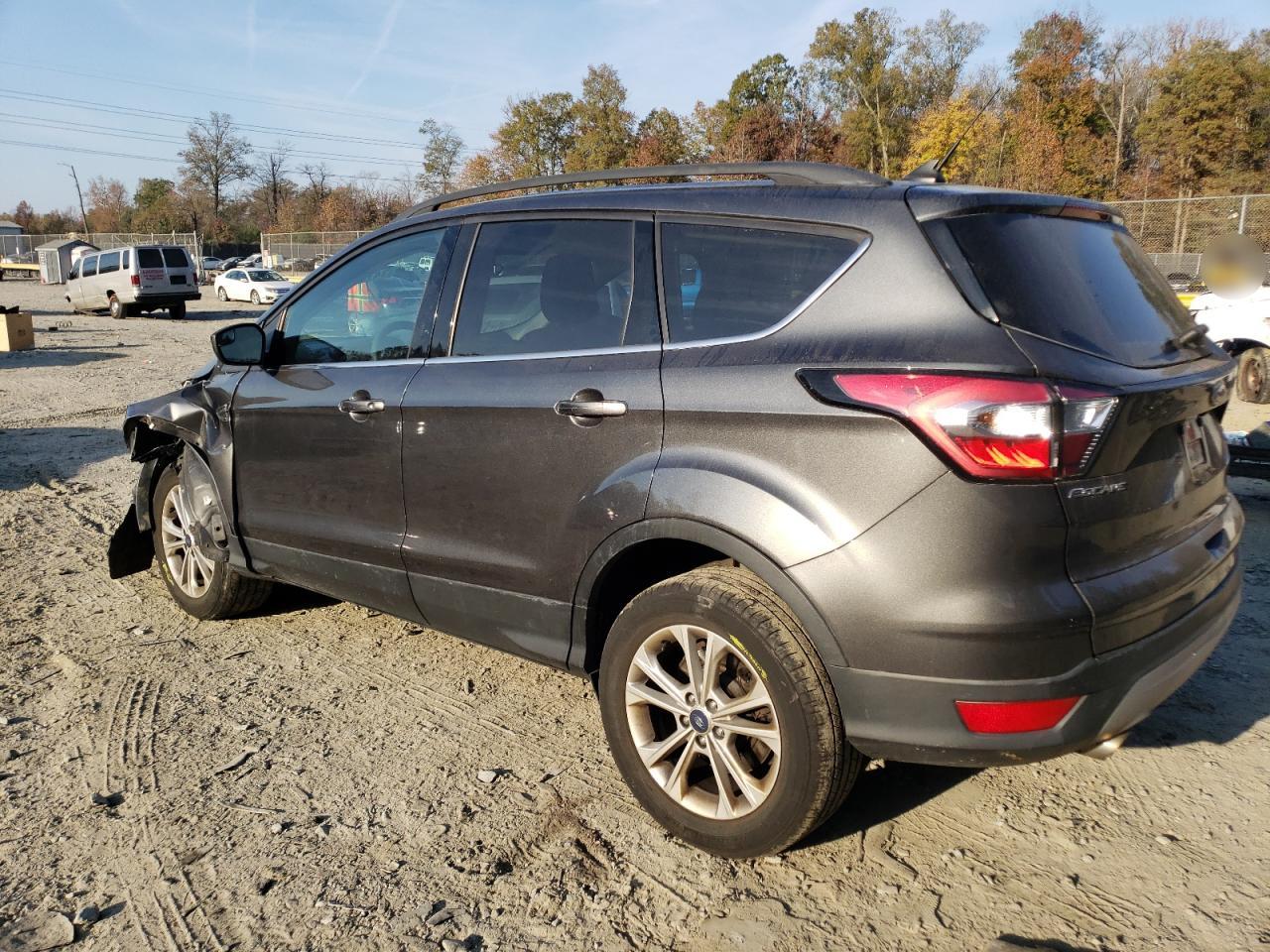 Obraz 2 z 2018 FORD ESCAPE SE 2018 z VIN 1FMCU9GD1JUC25158