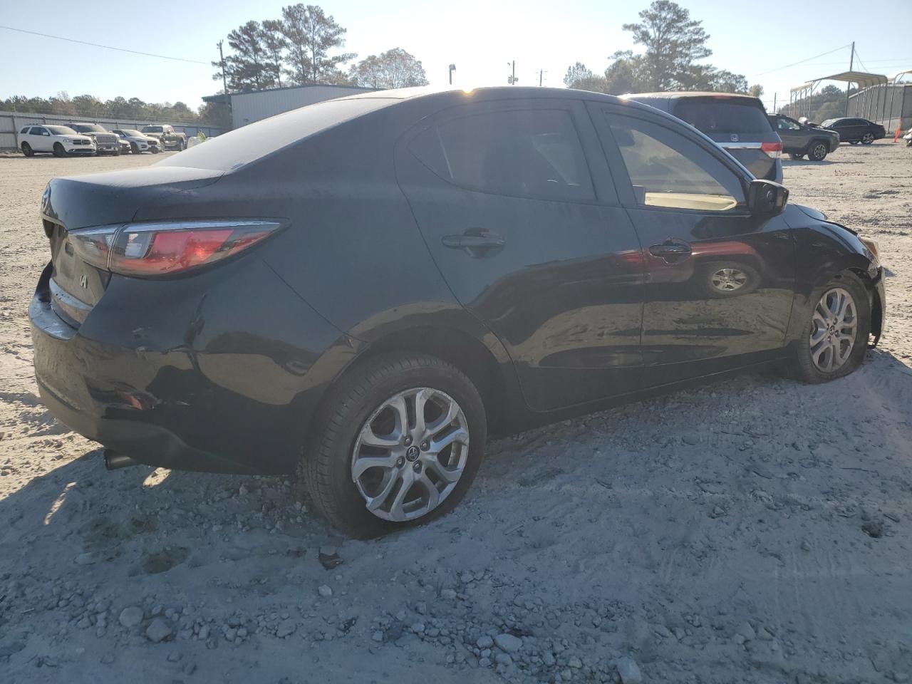 Obraz 3 z 2017 TOYOTA YARIS IA  2017 z VIN 3MYDLBYV6HY186411