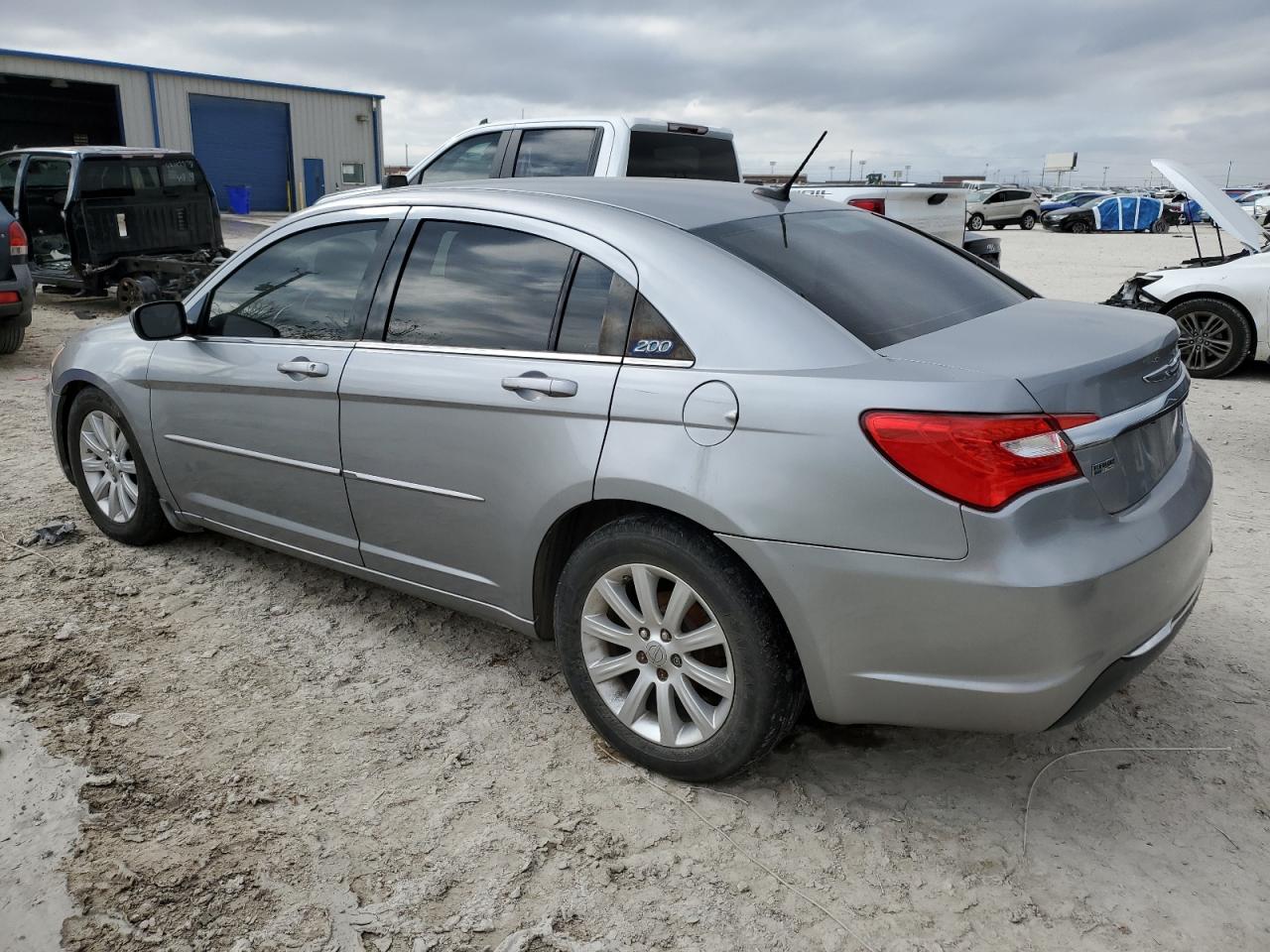 Obraz 2 z 2013 CHRYSLER 200 TOURING 2013 z VIN 1C3CCBBG6DN703061
