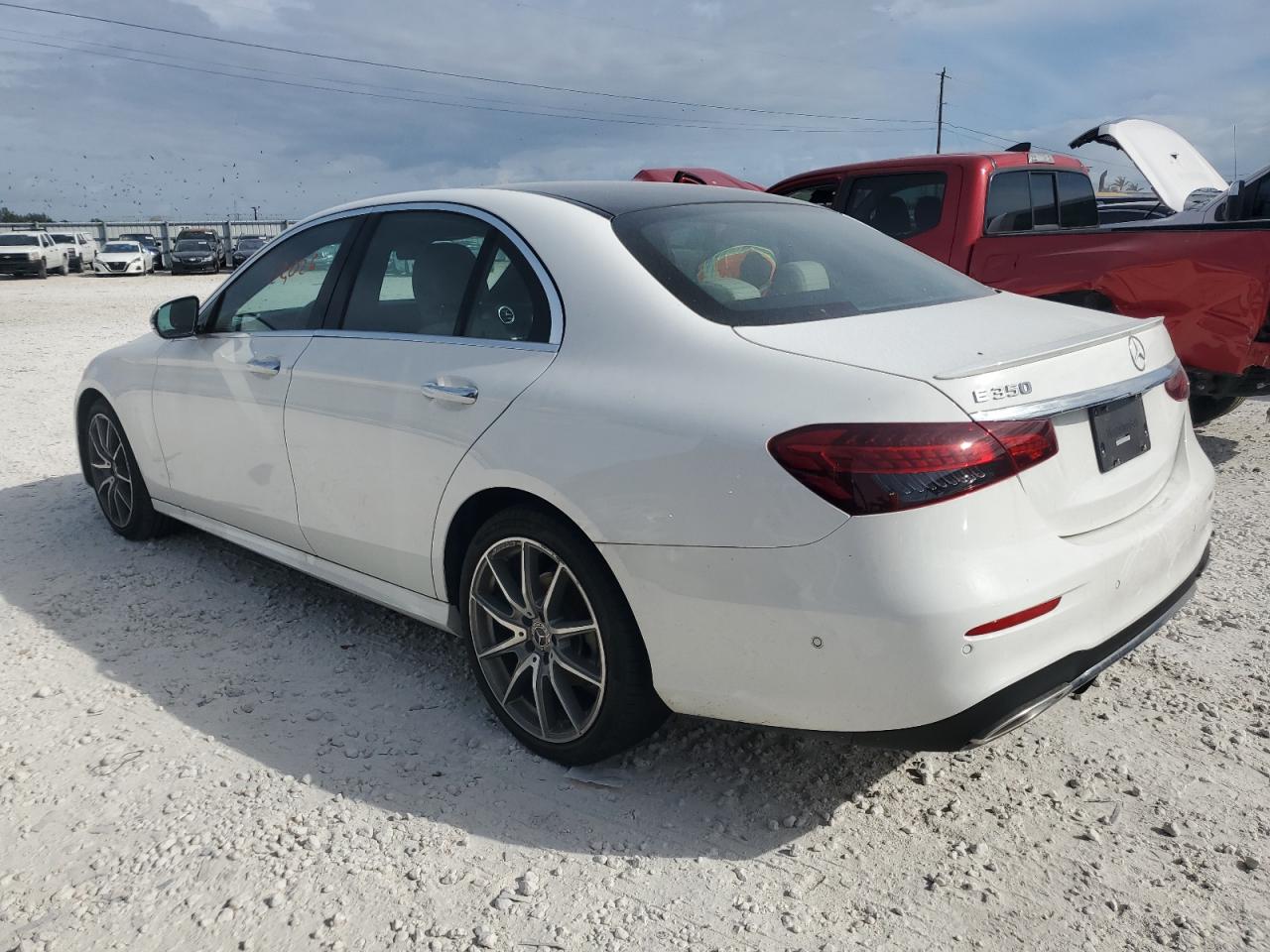 Изображение 2 2021 MERCEDES-BENZ E 350 2021 с VIN W1KZF8DB8MB005558