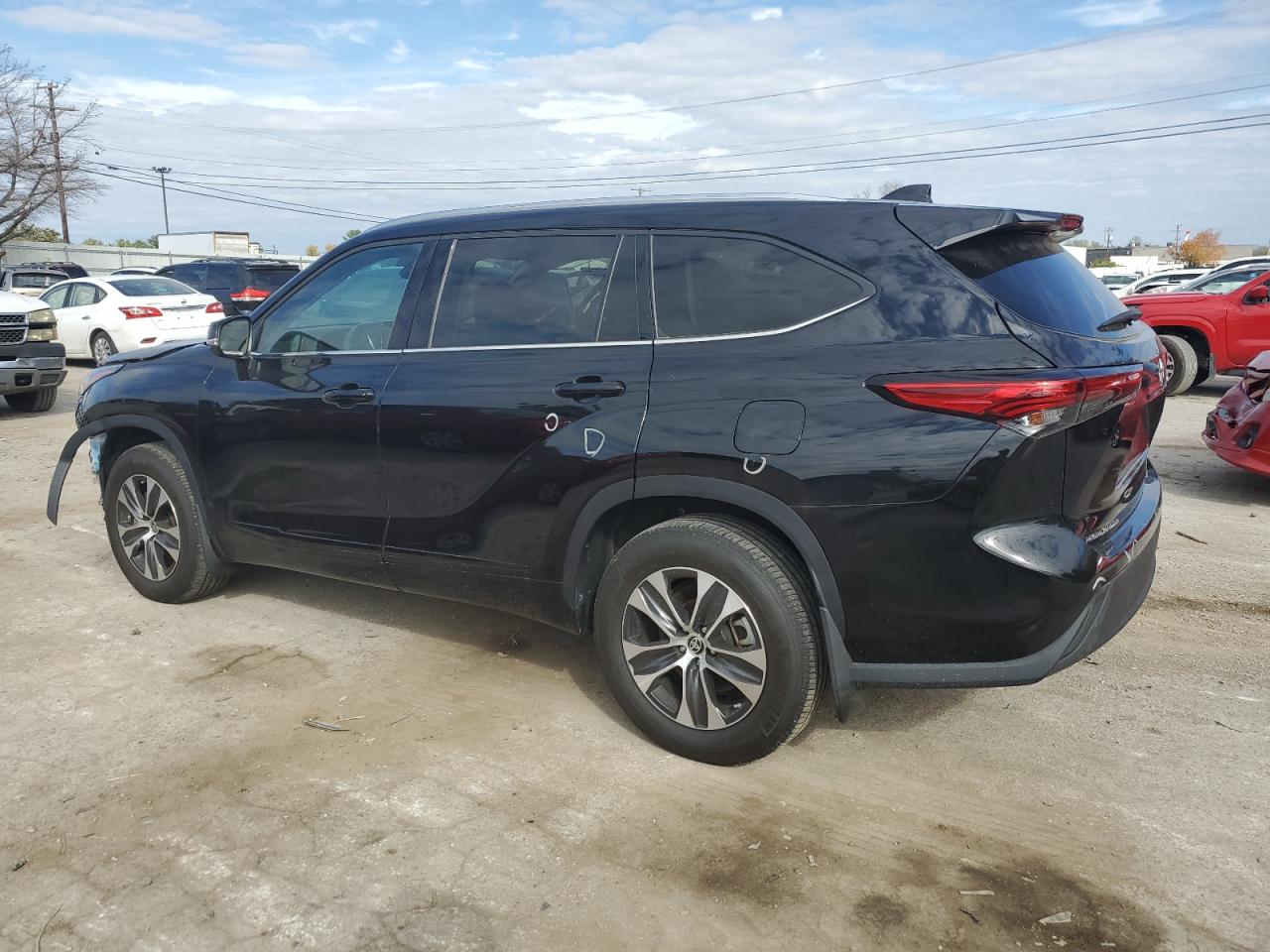 Obraz 2 z 2021 TOYOTA HIGHLANDER XLE 2021 z VIN 5TDGZRBH1MS551746
