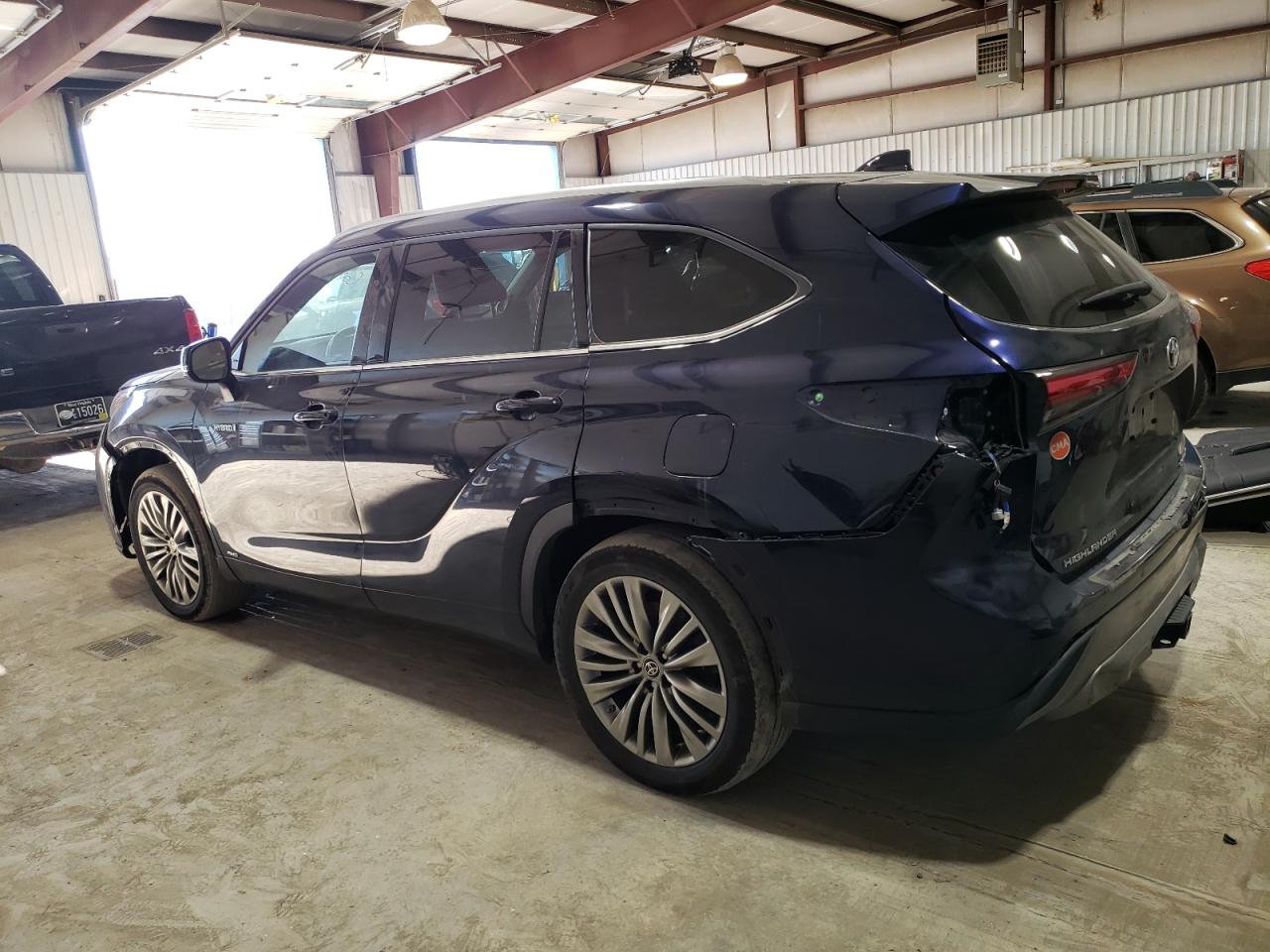 Obraz 2 z 2021 TOYOTA HIGHLANDER HYBRID PLATINUM 2021 z VIN 5TDEBRCHXMS069593