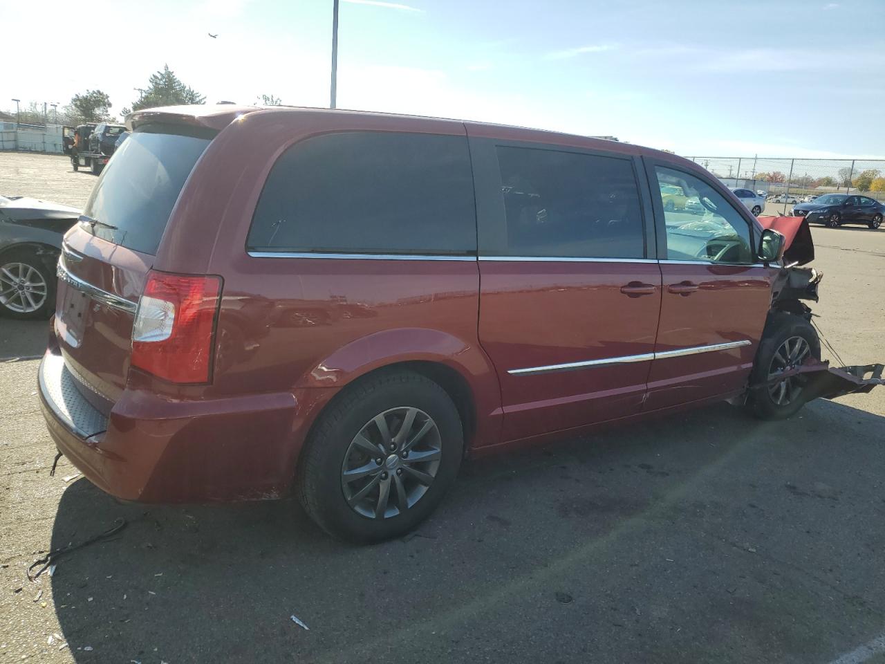 Image 3 of 2015 CHRYSLER TOWN & COUNTRY S 2015 with VIN 2C4RC1HGXFR699755