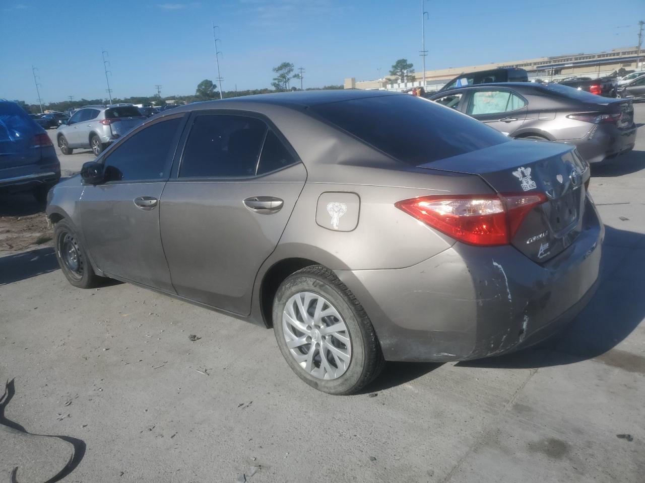 Image 2 of 2018 TOYOTA COROLLA L 2018 with VIN 5YFBURHE2JP740870