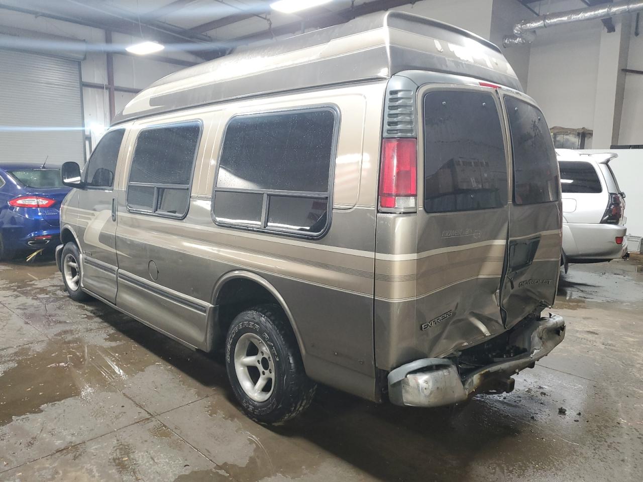 Image 2 of 1999 CHEVROLET EXPRESS G1500  1999 with VIN 1GBFG15R7X1047537