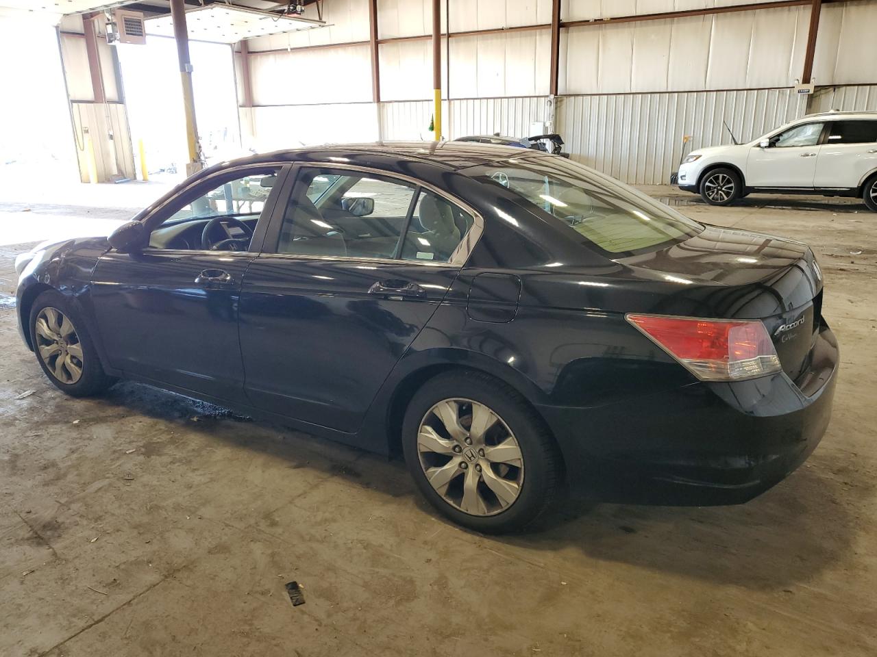 Изображение 2 2010 HONDA ACCORD EX 2010 с VIN 1HGCP2F73AA031233
