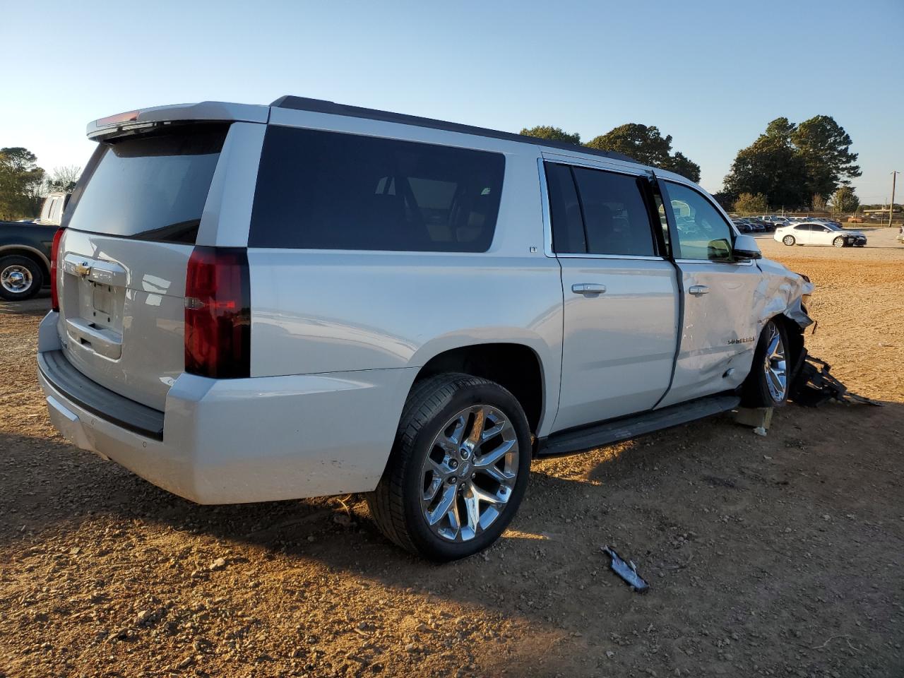 Image 3 of 2017 CHEVROLET SUBURBAN C1500 LT 2017 with VIN 1GNSCHKC8HR267794