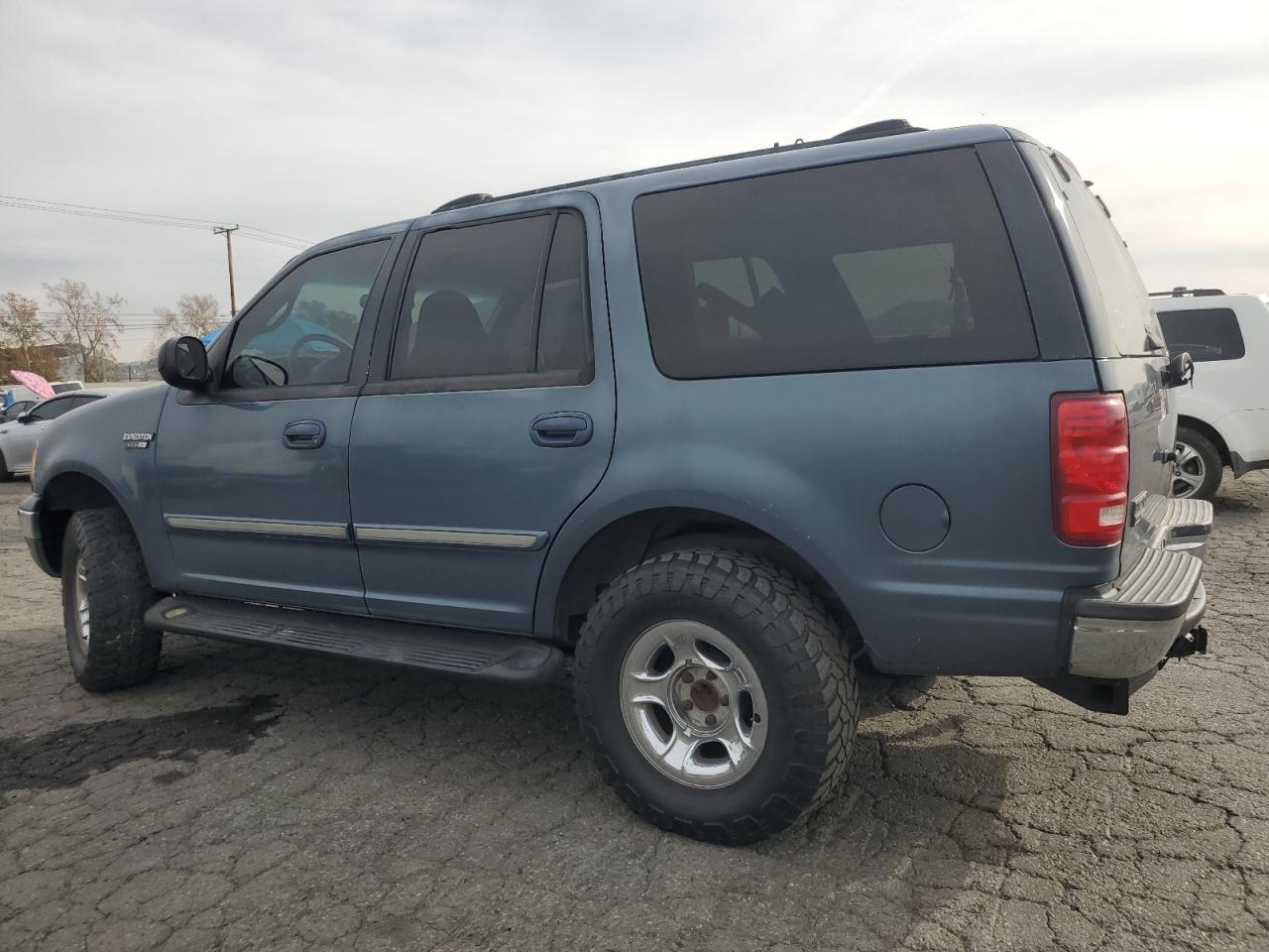 Image 2 of 2001 FORD EXPEDITION XLT 2001 with VIN 1FMPU16LX1LA64147