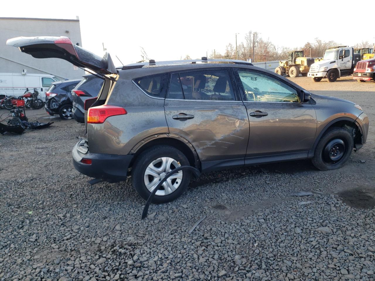Image 3 of 2014 TOYOTA RAV4 LE 2014 with VIN JTMBFREV7ED077786