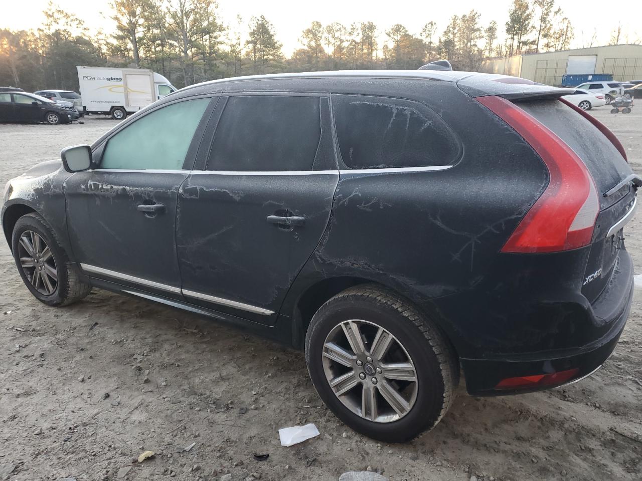 Image 2 of 2017 VOLVO XC60 T5 INSCRIPTION 2017 with VIN YV440MRU8H2080028
