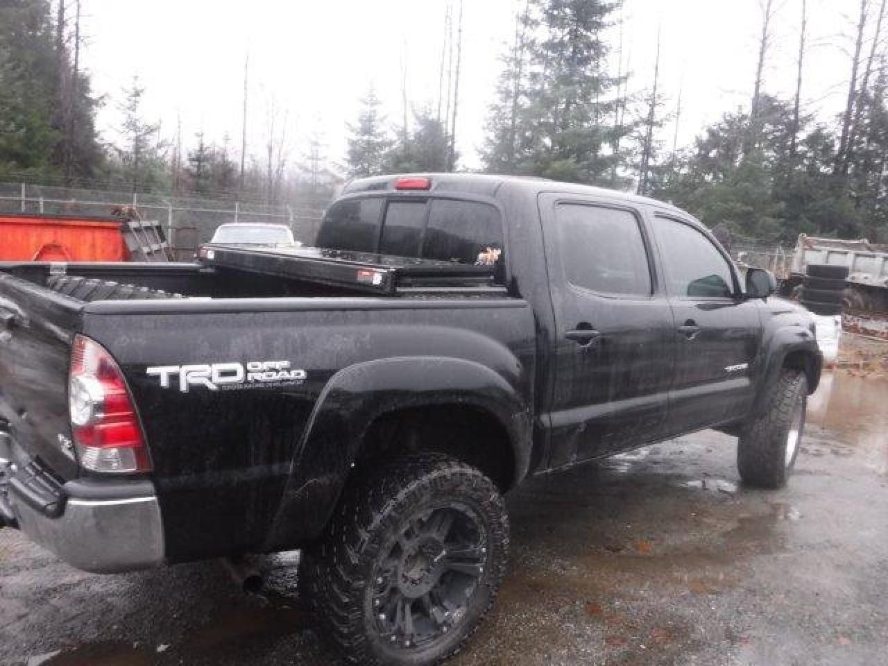 Obraz 3 z 2013 TOYOTA TACOMA DOUBLE CAB 2013 z VIN 3TMLU4EN4DM114230