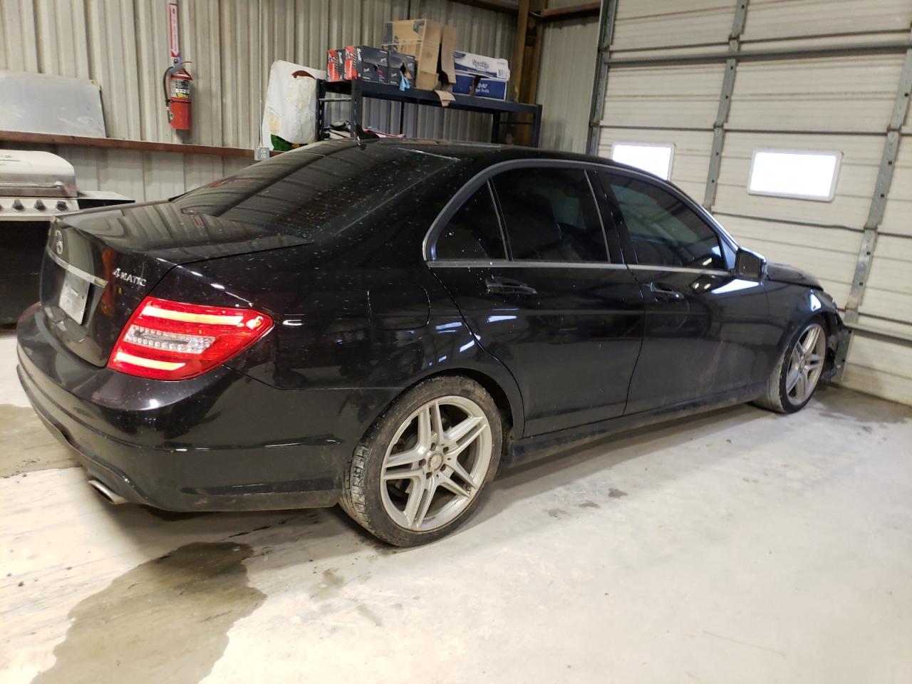 Image 3 of 2013 MERCEDES-BENZ C 300 4MATIC 2013 with VIN WDDGF8AB7DR265419