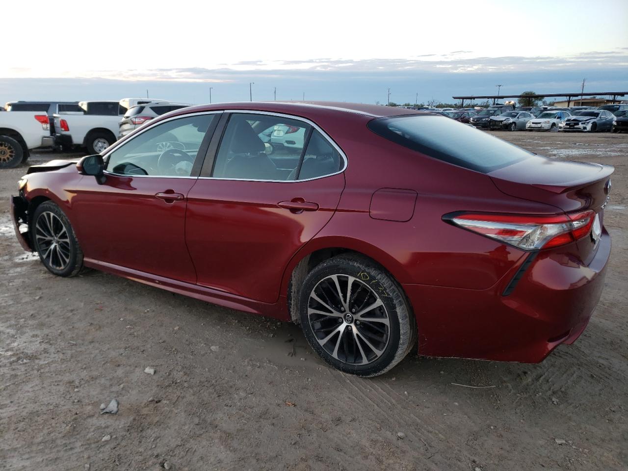 Изображение 2 2018 TOYOTA CAMRY L 2018 с VIN 4T1B11HK4JU555461