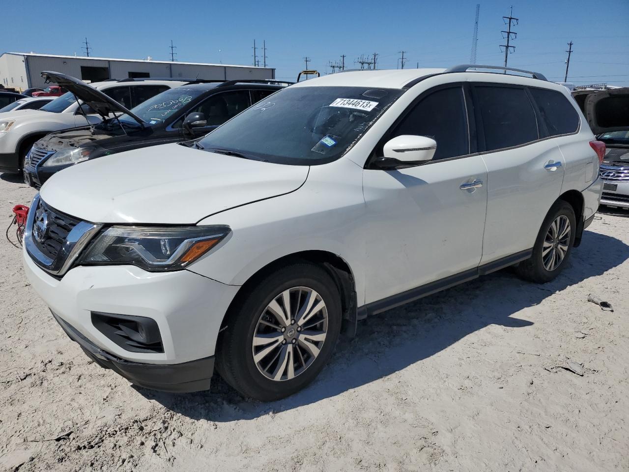 Изображение 1 2017 NISSAN PATHFINDER S 2017 с VIN 5N1DR2MMXHC671102