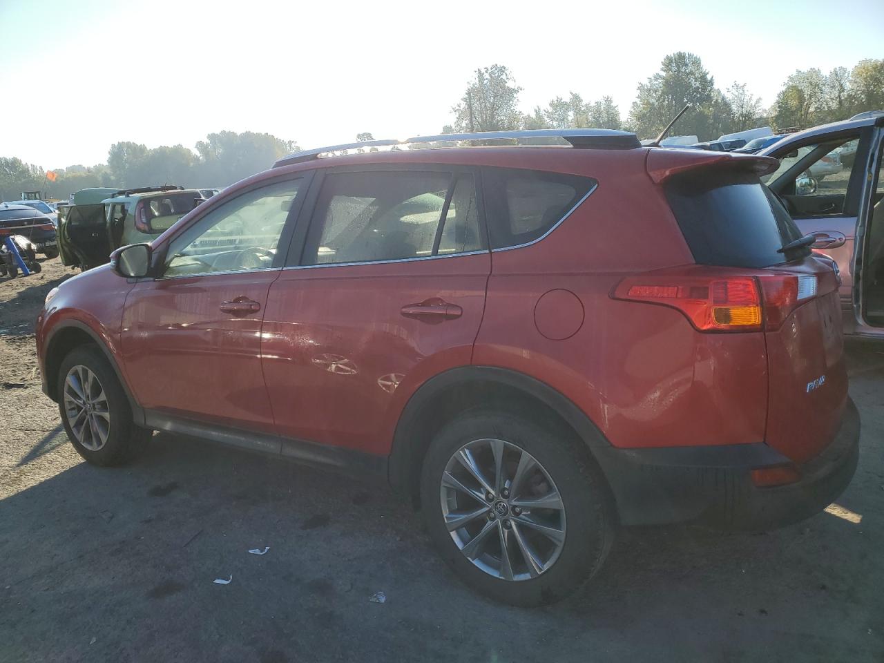 Изображение 2 2015 TOYOTA RAV4 XLE 2015 с VIN JTMRFREV2FD127770