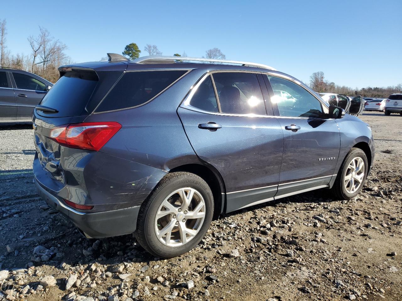 Image 3 of 2019 CHEVROLET EQUINOX LT 2019 with VIN 3GNAXVEX3KL191607