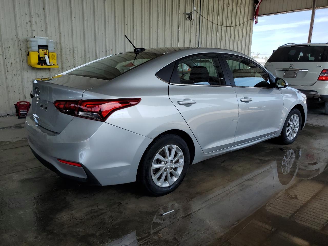 Изображение 3 2019 HYUNDAI ACCENT SE 2019 с VIN 3KPC24A34KE055519