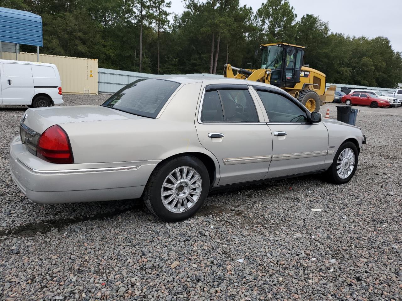 Obraz 3 z Mercury Grand Marquis Ls 2010 z VIN 2MEBM7FV2AX636171