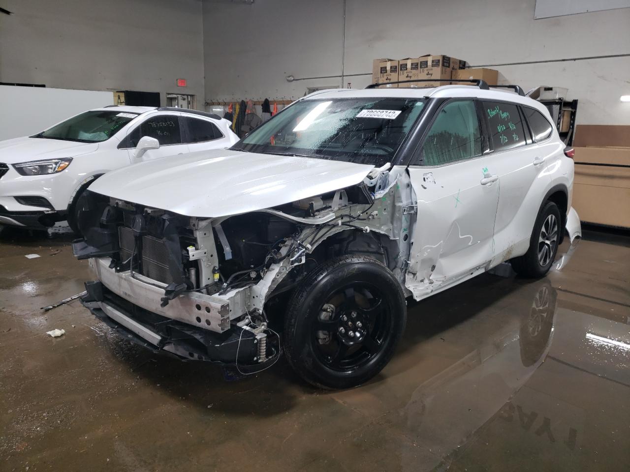 Obraz 2022 TOYOTA HIGHLANDER HYBRID XLE 2022