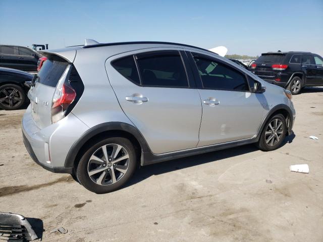 Image 3 of 2018 TOYOTA PRIUS C  2018 with VIN JTDKDTB32J1607776