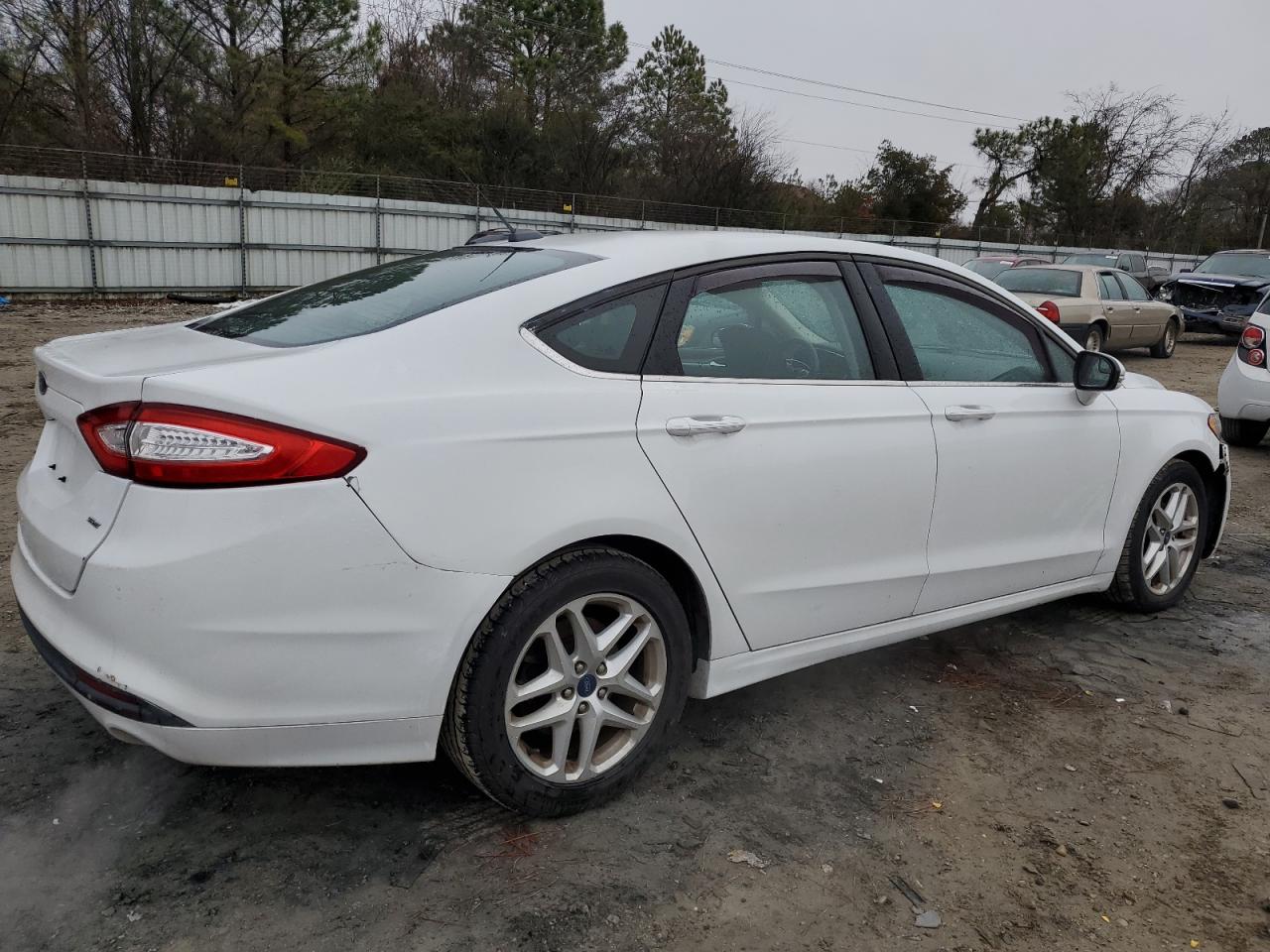 Image 3 of 2016 FORD FUSION SE 2016 with VIN 1FA6P0H76G5100307
