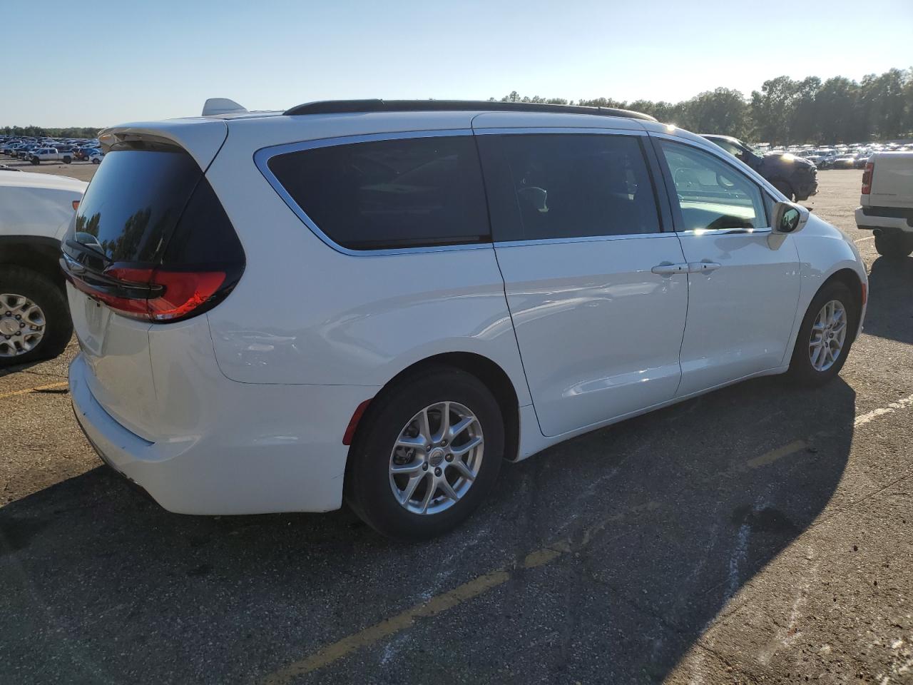 Image 3 of 2022 CHRYSLER PACIFICA TOURING L 2022 with VIN 2C4RC1BG7NR185935