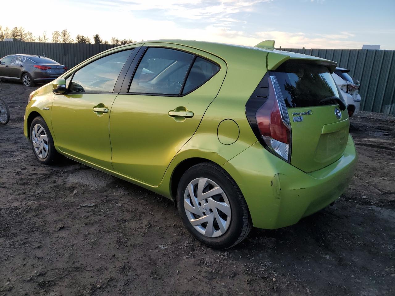 Image 2 of 2015 TOYOTA PRIUS C  2015 with VIN JTDKDTB35F1088813