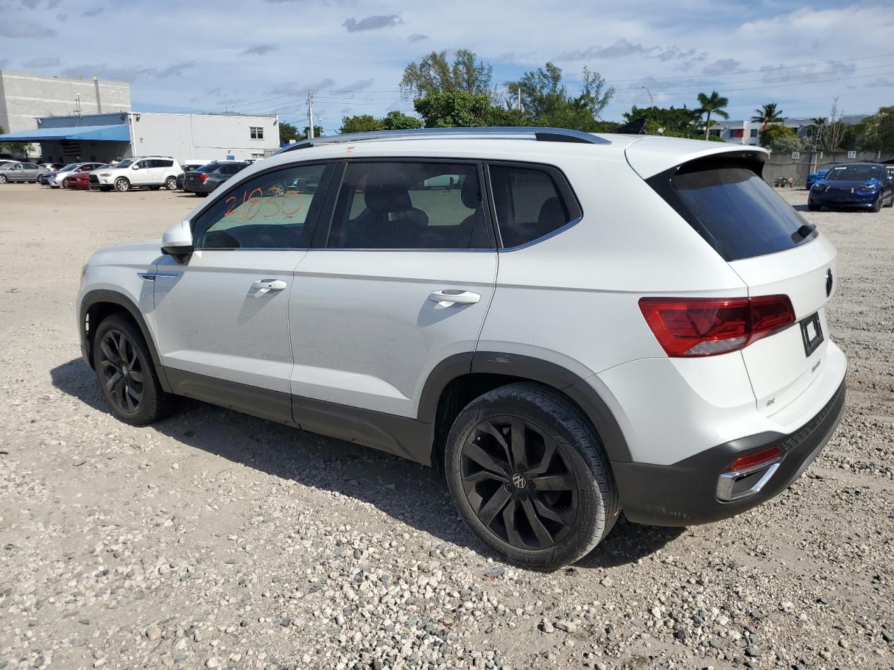 Obraz 2 z 2022 VOLKSWAGEN TAOS SE 2022 z VIN 3VVSX7B28NM066541