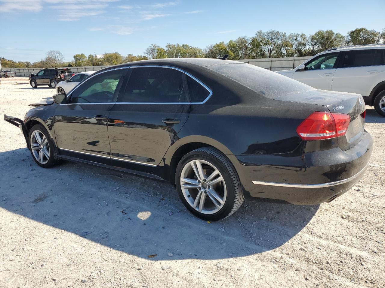Изображение 2 2014 VOLKSWAGEN PASSAT SEL 2014 с VIN 1VWCN7A3XEC068552